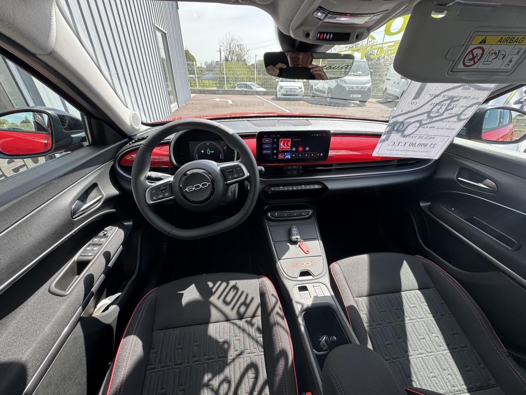  FIAT 600 E 54KWH 156 CH RED