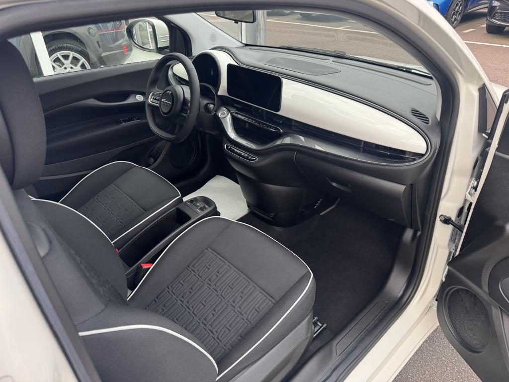  FIAT 500 C BEV 118 CH CABRIOLET 42 KW